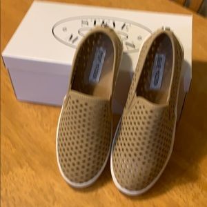 Steve Madden woman’s Zeena Slip-on Sneakers